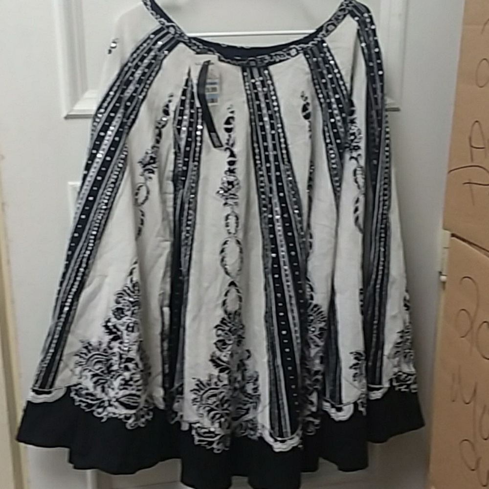 NWT size Large Black and white embellished skirt